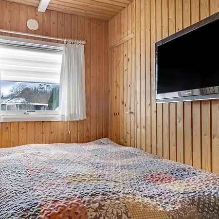 Dimo - 75m To The Fjord By Interhome
